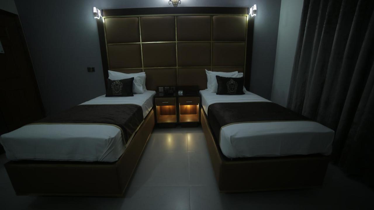 Four Squares Karachi Bed & Breakfast Ngoại thất bức ảnh