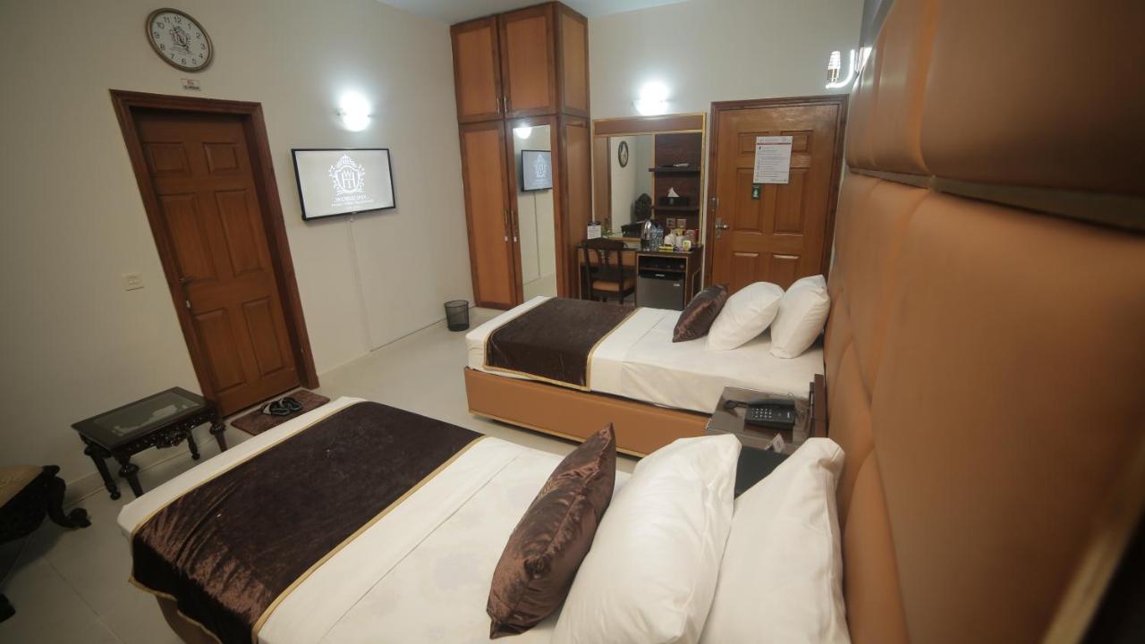 Four Squares Karachi Bed & Breakfast Ngoại thất bức ảnh