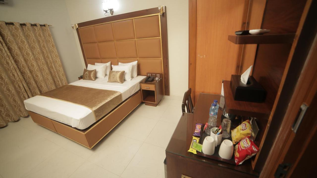 Four Squares Karachi Bed & Breakfast Ngoại thất bức ảnh