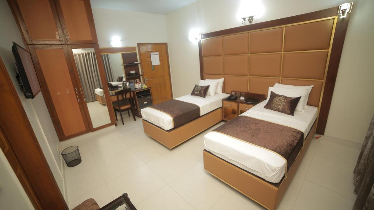Four Squares Karachi Bed & Breakfast Ngoại thất bức ảnh