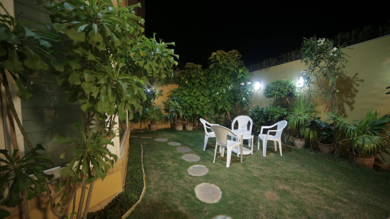 Four Squares Karachi Bed & Breakfast Ngoại thất bức ảnh